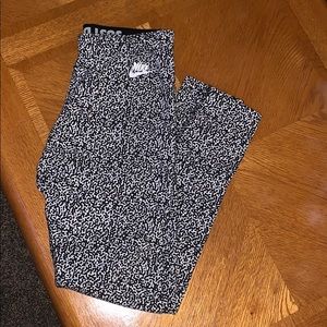 - Ankle length Nike leggings